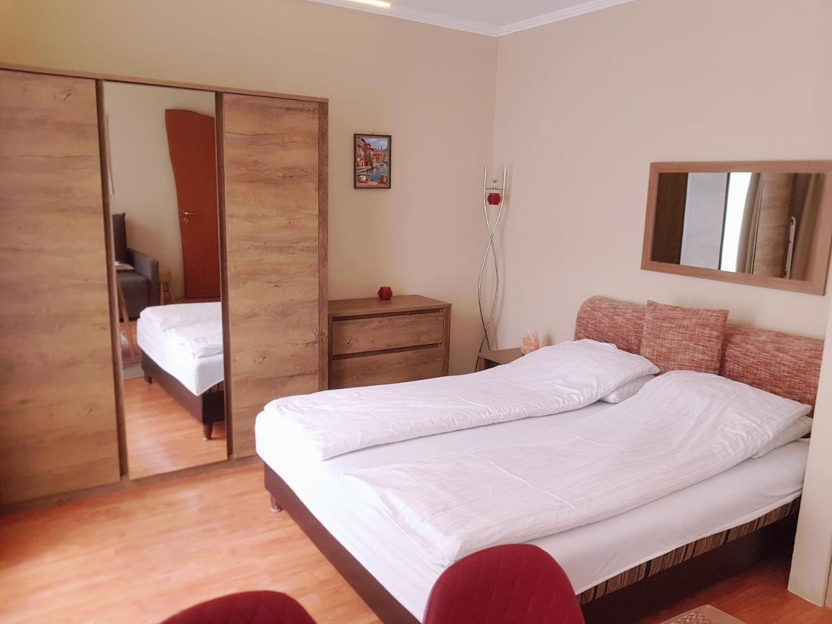 Lola Studio Apartman Hajdúszoboszló Buitenkant foto