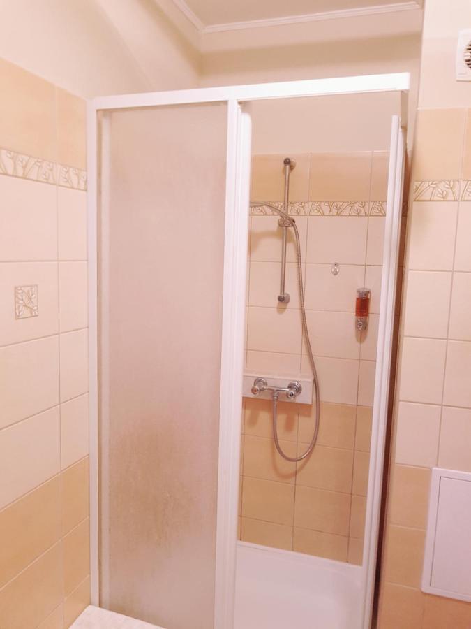 Lola Studio Apartman Hajdúszoboszló Buitenkant foto